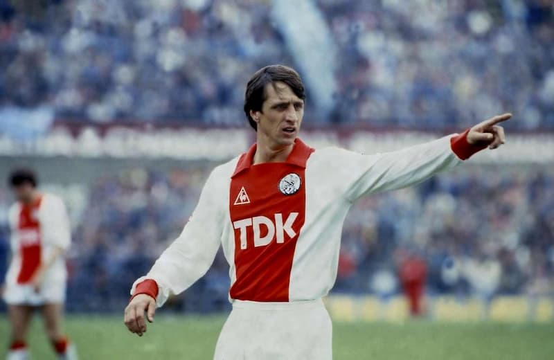 Cầu thủ đắt giá nhất thế giới với những con số khổng lồ 4 Bobby Charlton